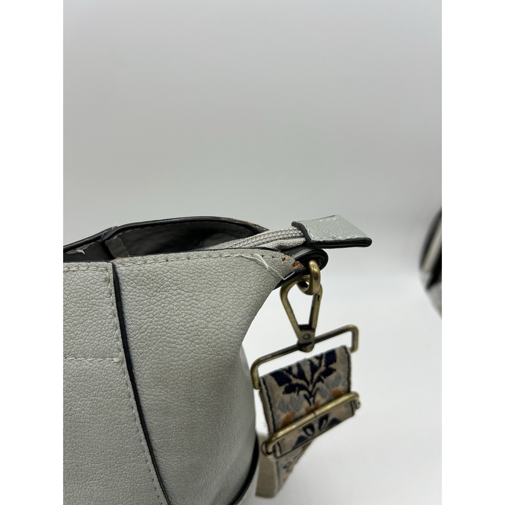 Jen & Co Penny Vegan Leather Bucket Bag Crossbody Guitar Strap - Picture 7 of 15